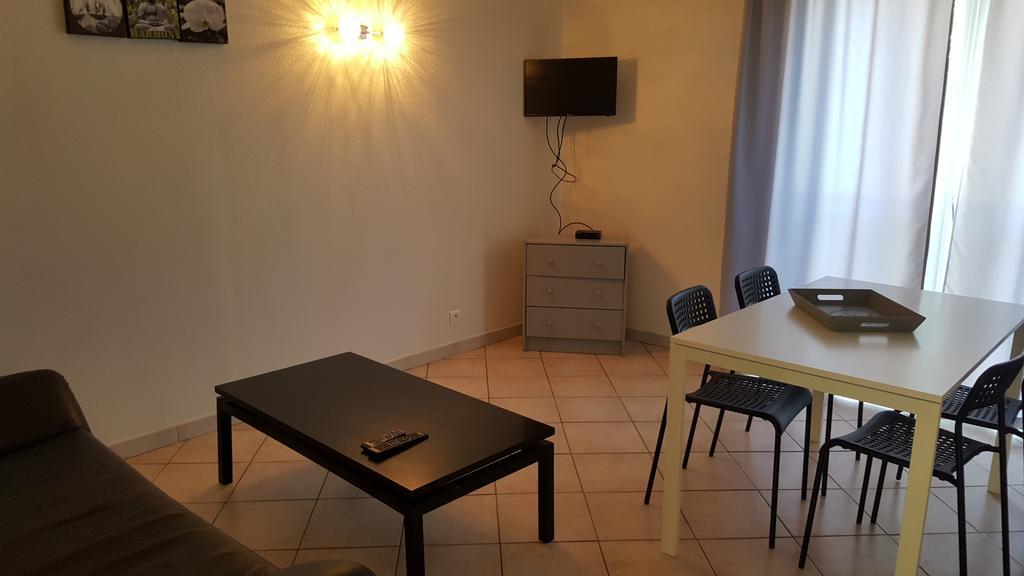 Appart'Hotel Residella Aubagne ジェムノ エクステリア 写真